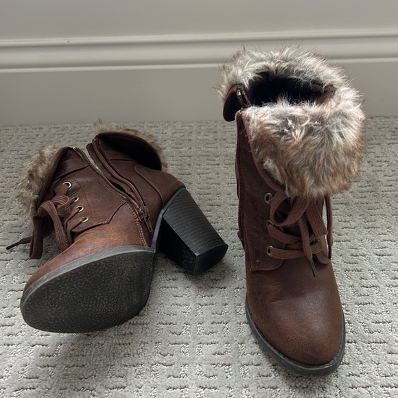 Charlotte Russe Boots, foldover fur flap - Picture 3 of 4
